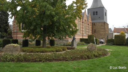 De oudste kerktoren van België vind je in Oostham!